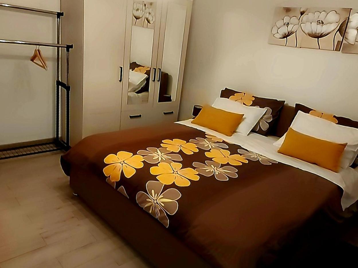 Apartmani Balan S Vanjskim Bazenom تروغير الغرفة الصورة